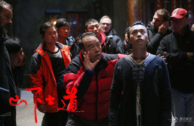 瑞安仙降50多位鞋厂老板集体下河游泳