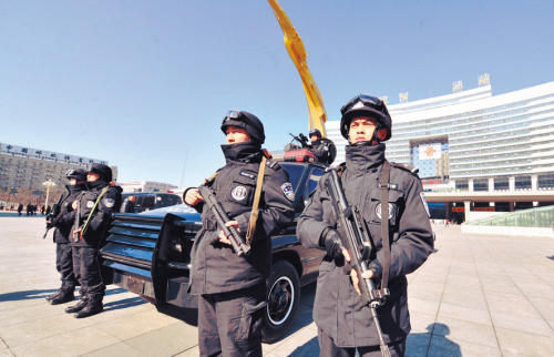 沈阳市公安局特警支队24小时武装巡逻沈阳街头