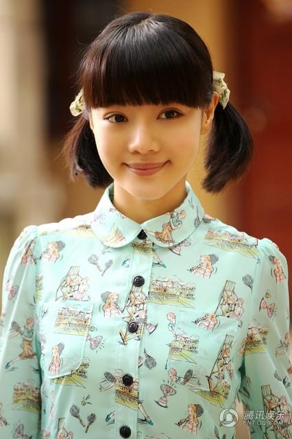 《幸福在哪里》曝剧照 邓家佳打造80年代萌女郎