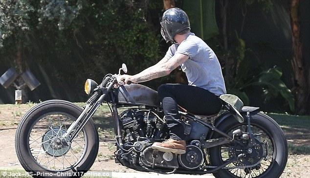 高清:小贝机车霸气出街 银灰装受赞越老越帅_体育_腾讯网