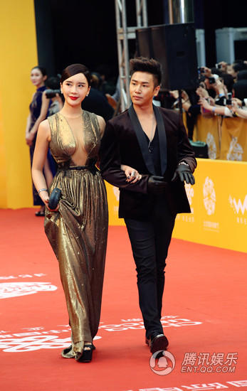 组图杨舒婷牵手欧弟亮相电影节新片共谱恋情