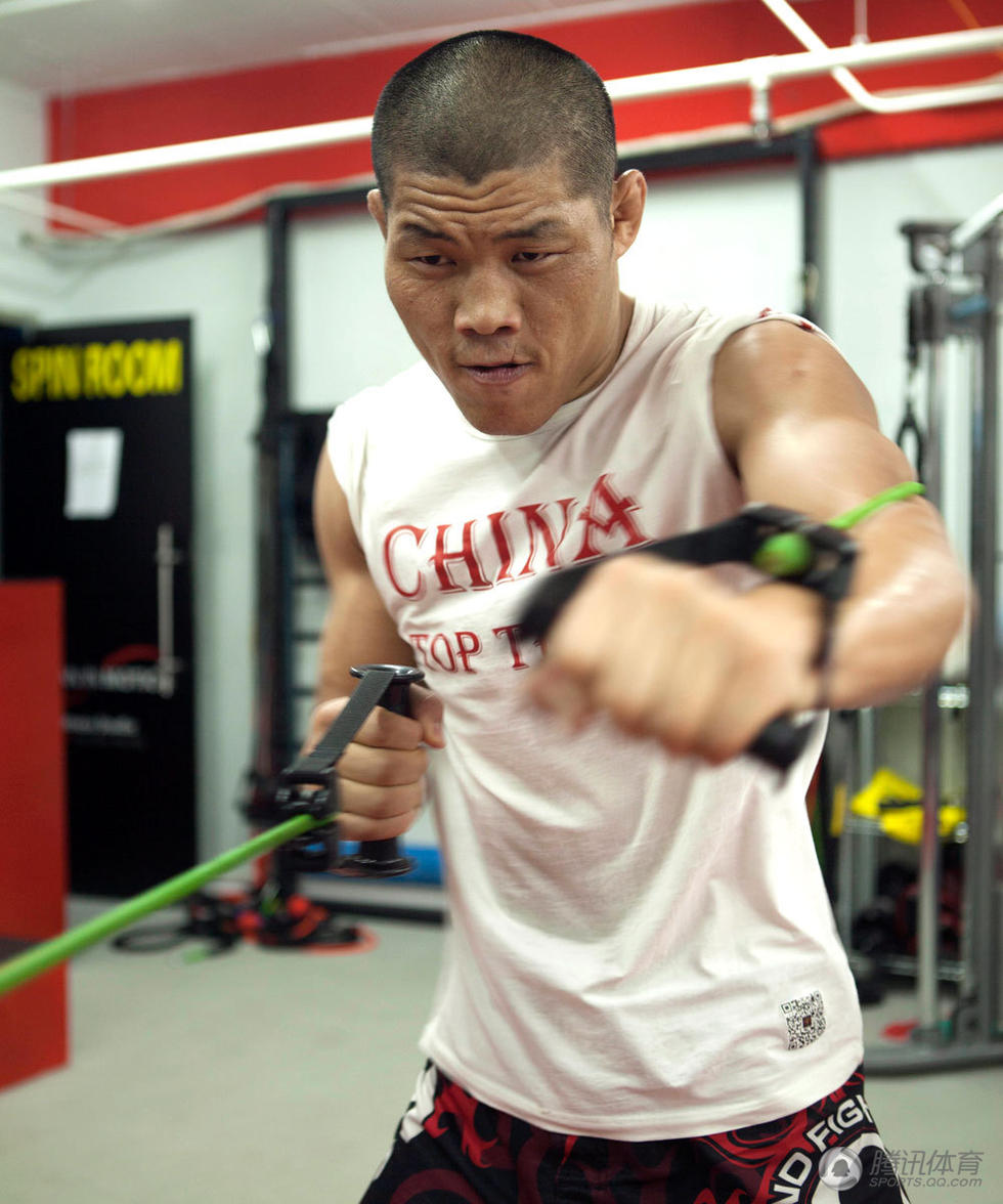 高清:中国ufc第二人刻苦备战 首战目标金腰带