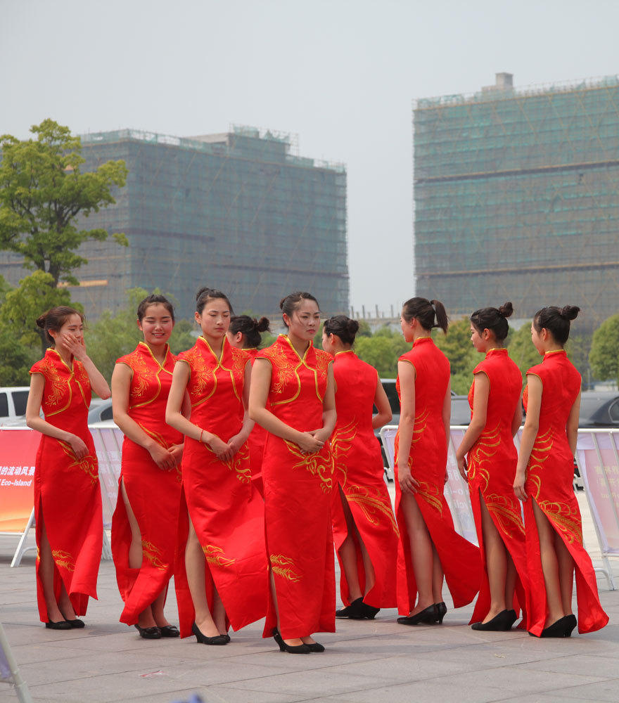 2014环崇明岛女子自行车赛礼仪小姐温婉亮相