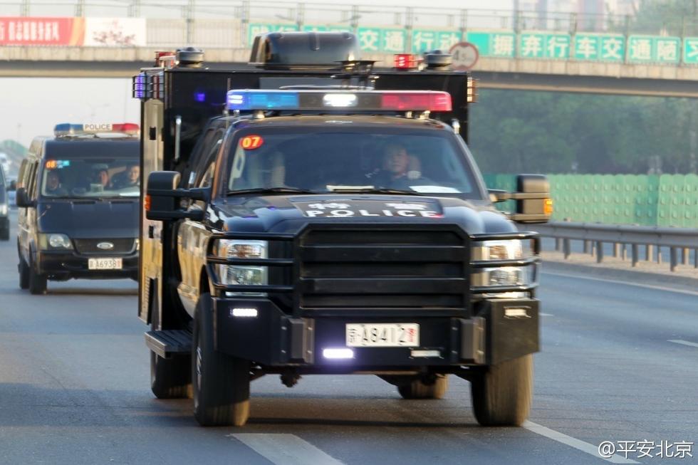 北京反恐防暴演练车辆介绍 水炮车可发射催泪弹 就是只会马后炮! - 暮