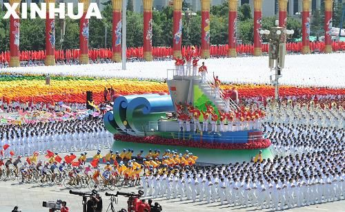 组图：详解国庆盛典游行彩车 科技含量高