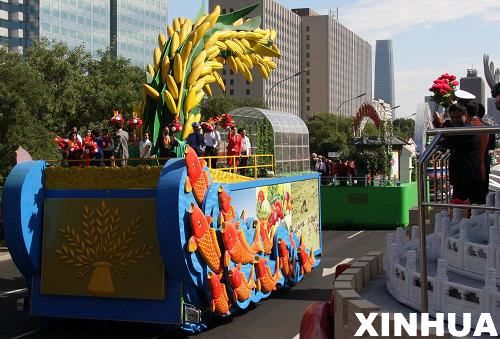 组图：详解国庆盛典游行彩车 科技含量高