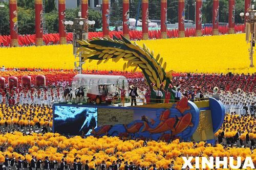 组图：详解国庆盛典游行彩车 科技含量高