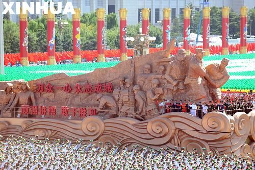 组图：详解国庆盛典游行彩车 科技含量高