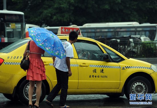 北京緩解打車難:司機嚴重違章停崗3年