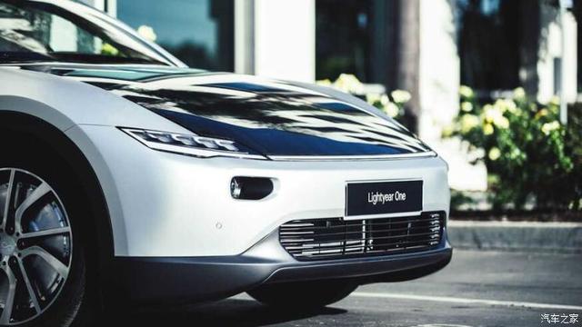 晒两天可跑225公里 Lightyear One发布 