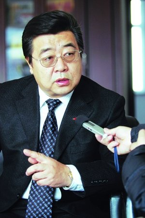 崔树森答记者问