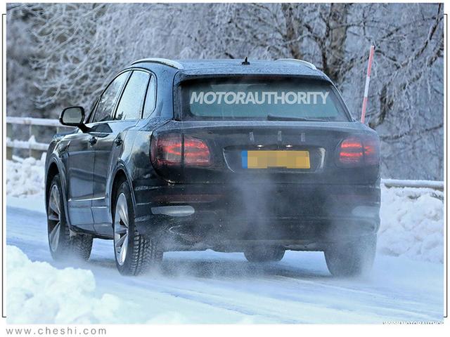 宾利新款添越路试谍照 搭3.0T混动系统外观调整