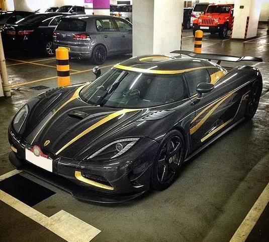 这是一辆售价为2650万元的超级跑车,百米加速仅需2.