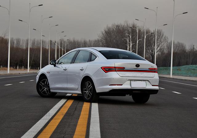 这几款自主品牌纯电家轿经济实用