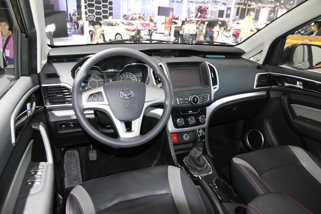 北汽幻速h3内饰