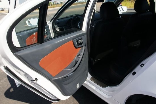 莲花l3 gt采用双色车门设计