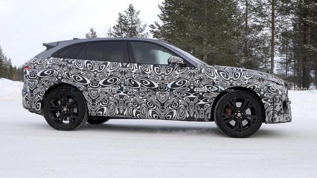 动力依旧暴躁 新款捷豹F-PACE SVR谍照