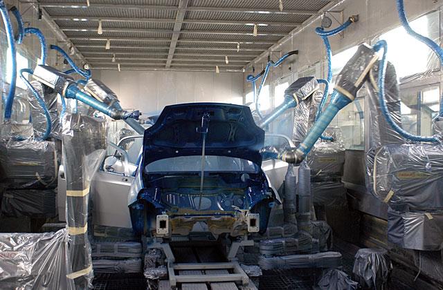 梅尔菲工厂采用了"三湿"技术,车辆涂装三次涂料后再烘干一次