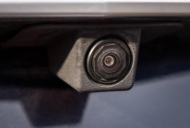 汽车电子 行业动态     一个高清的外置后视摄像头对车辆后方的情况