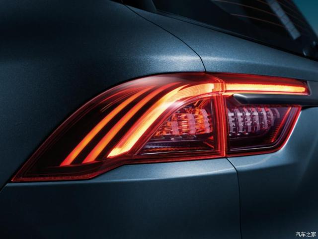 定位中型SUV 吉利豪越更多内饰官图发布