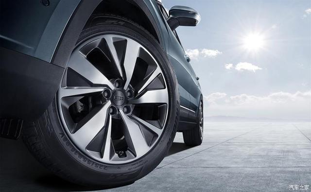 定位中型SUV 吉利豪越更多内饰官图发布