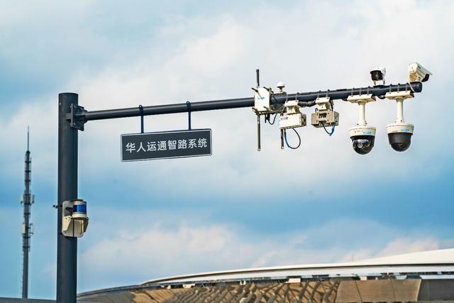 “零事故 零排放 零拥堵” 华人运通车路城一体化“智城”系统定义未来出行