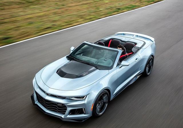 外观方面,全新科迈罗zl1敞篷版除了敞篷的设计以外和硬顶版没有太多的