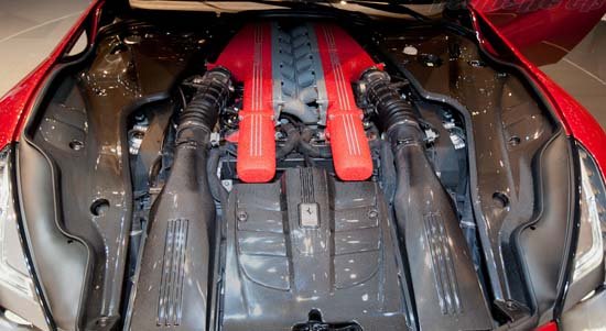 法拉利f12berlinetta发动机