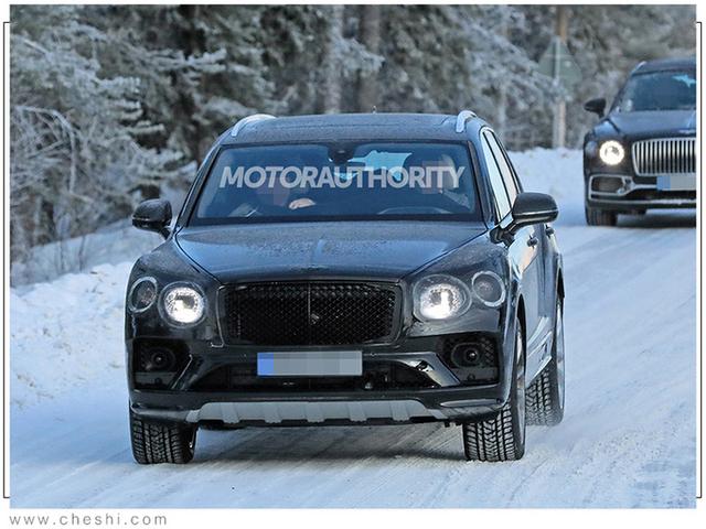 宾利新款添越路试谍照 搭3.0T混动系统外观调整