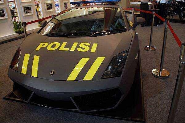 aventador lp700加入印尼警车阵容