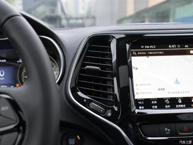 全系2.0T动力 新款Jeep自由光配置曝光 