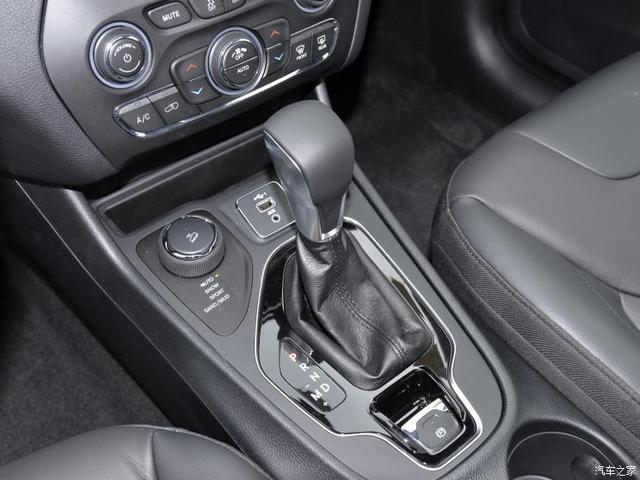 全系2.0T动力 新款Jeep自由光配置曝光 