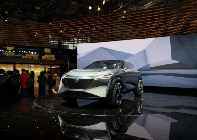 现实与未来并存 全新轩逸携两款概念车亮相