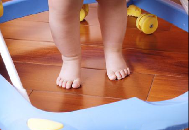 bb坐学步车利弊大pk 孰胜孰劣?