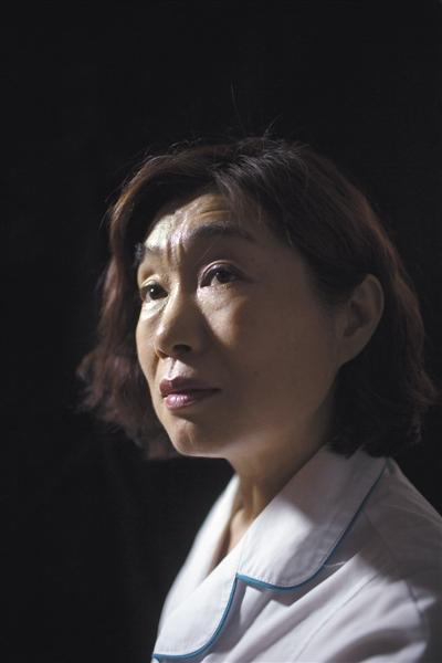 王英姐弟从石家庄育红学校回唐山过暑假拍的照片(右一王英,右二王安)