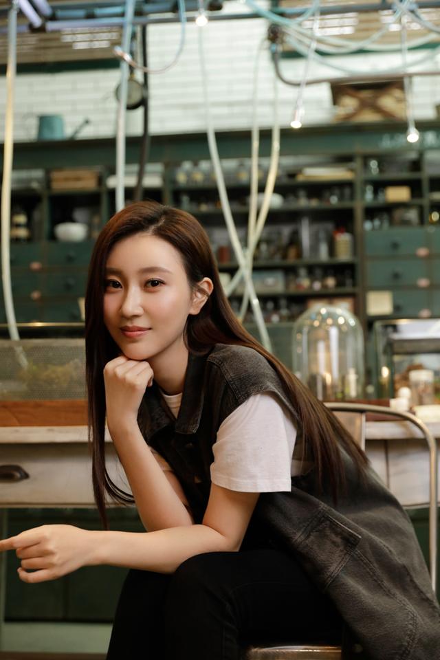 楚月新戏《破茧》杀青 首次出演可飒可甜女法医