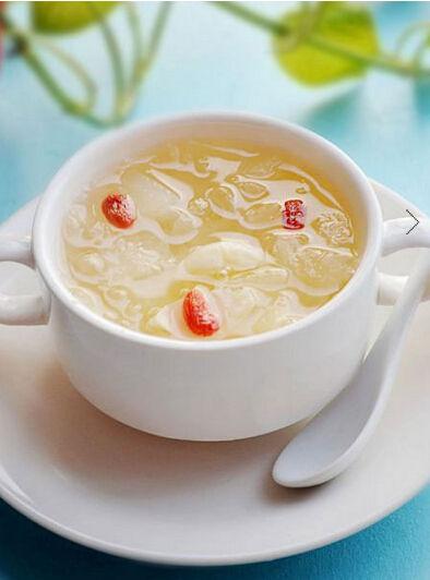 止咳化痰,利咽降浊之功效;冰糖加雪梨则具有清热润肺,清凉止咳的效果