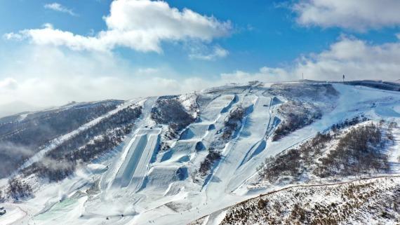 图为崇礼云顶冬奥赛场的雪道