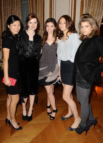 组图:24位国际名媛亮相巴黎舞会