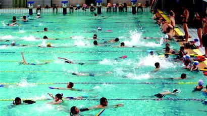 成都游泳培训：打造夏日水上游乐园