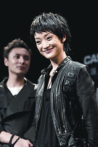 腾讯首页 大成网 > 娱乐速递 > 正文   据称,黄有龙年过三十,未婚,有