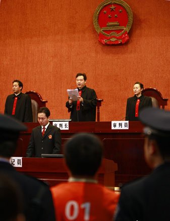 重庆岳宁等31人"涉黑"案一审宣判 岳宁判死缓