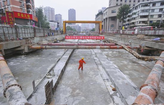 成都地铁3号线三个车站相继封顶 将还道于民