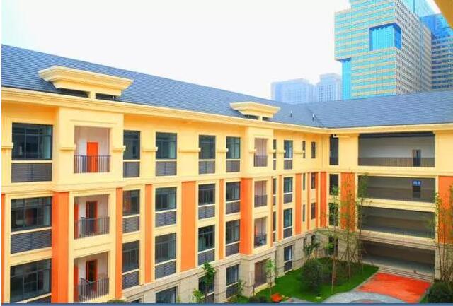 成都墨池书院小学占地面积30亩,建筑面积23000平方米,学校的主体建筑