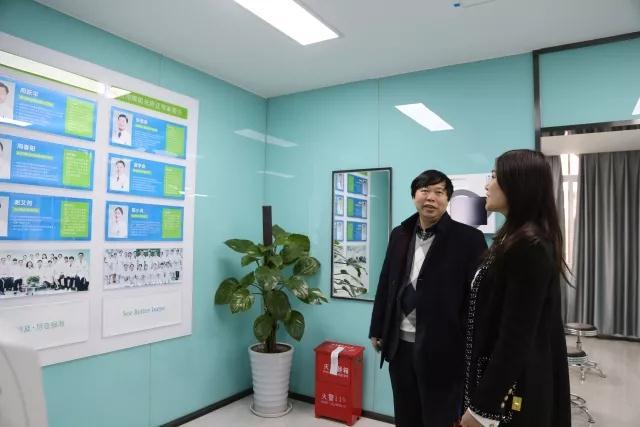 英国剑桥科创孵化园中国中心主任王丽洁女士莅临银海眼科医院参观访问