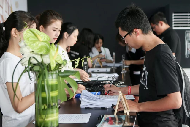 “2019全新梅赛德斯-奔驰长轴距A级轿车西区产品体验日”成都站活力开启