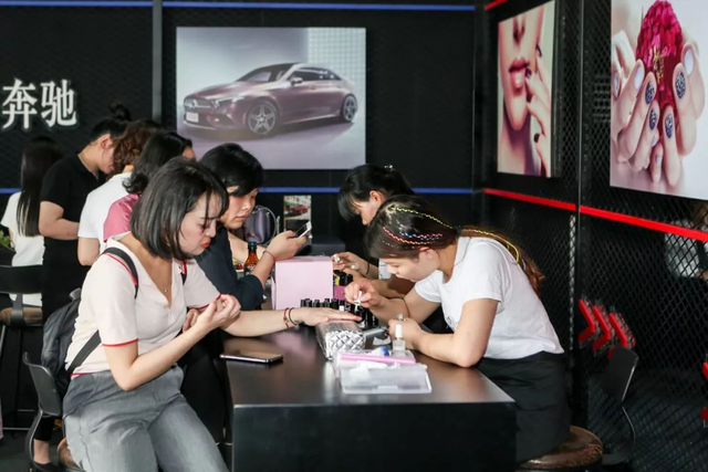 “2019全新梅赛德斯-奔驰长轴距A级轿车西区产品体验日”成都站活力开启