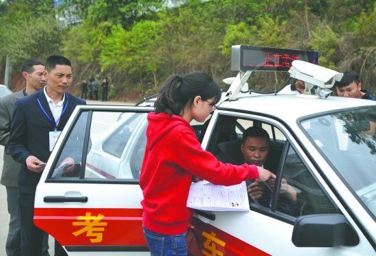 毛家湾考场启用 成都驾考全面进入电子化时代