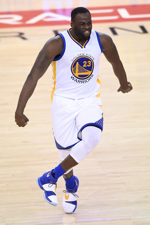 再说德拉蒙德-格林,现在除了勇士球迷很少球迷会给他正面评价.