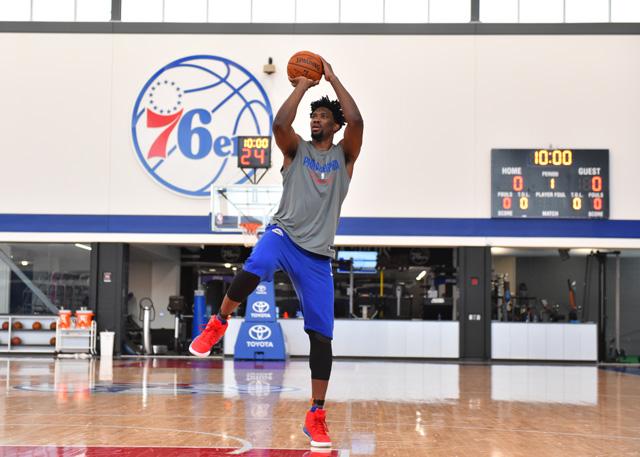 恩比德已参加队内半场5v5对抗训练